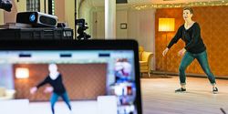 Online-Tanzkultur: In Jazzsteps um den Beistelltisch  