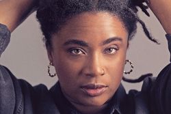 Ayanna Lloyd Banwo: Wirbelnder Reigen um Leben und Tod