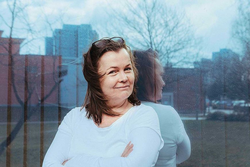 Katja Oskamp: Alte Frauen mit Rädern