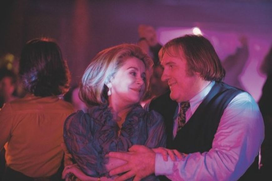 «POTICHE» Sie singt «C’est beau la vie»
