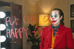 Film/Theater: Dem Irrsinn ins Gesicht lachen