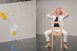 Theater: Gefangen inmitten von Post-its