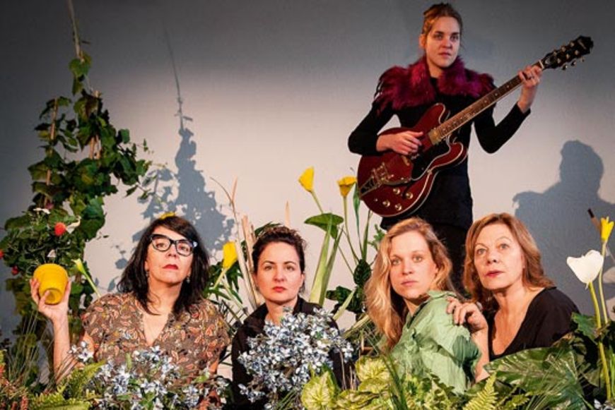 Theatergruppe Mother T.-Rex: Mutter Theresa beisst zu