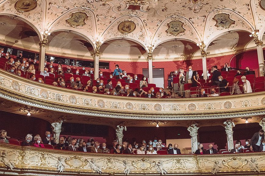 Oper / Theater: Das Theatervirus gibts nur im Theater 