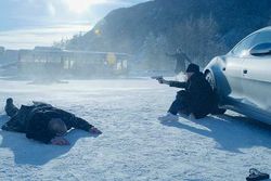 Skrupellose Männer im Schnee