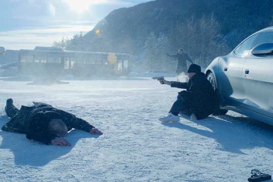 Skrupellose Männer im Schnee
