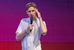 Comedy: Ein Lausbub erobert die Bühne