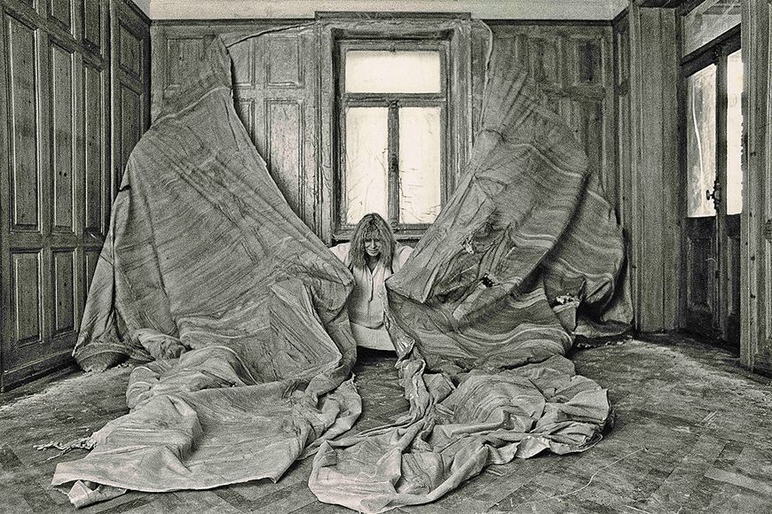 Ausstellung: Sie zog los, die Welt zu häuten 