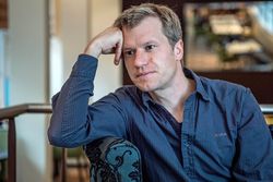 Carte Blanche: Jens Steiner – Hoppla, Frau Oppliger