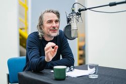 Hörspiele: Aberwitzige Hörabenteuer