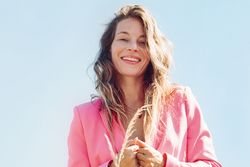 Sounds: Anna Rossinelli – von Müttern und Vätern