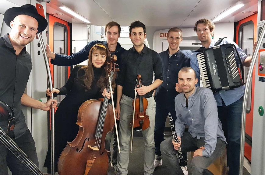 Klassik/World: Cheibe Spass im Extrazug