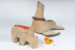 Ausstellung: Stets im Dienst der Kinder