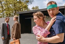Theater «Die Nashörner»: Allein gegen dumpfe Dickhäuter