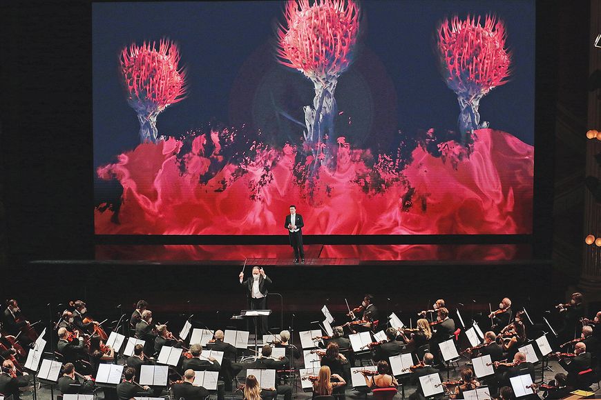 Oper: Mit Pantoffeln in der Scala