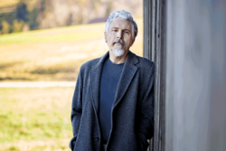 Roman: In die Welt geworfen