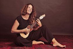 Rahel Giger: Die halbe Welt zu Gast