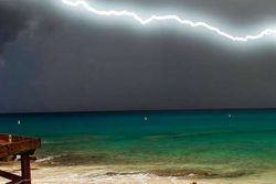 P. Moore: Mutige Wetterpioniere im Auge des Sturms