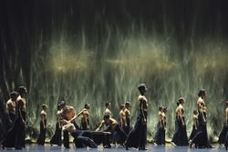 Ballett: Mit leuchtenden Funken und umwerfender Dynamik