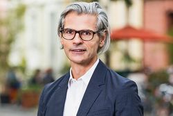 Stefan Charles: Kunstkenner mit Flair für Leichtes