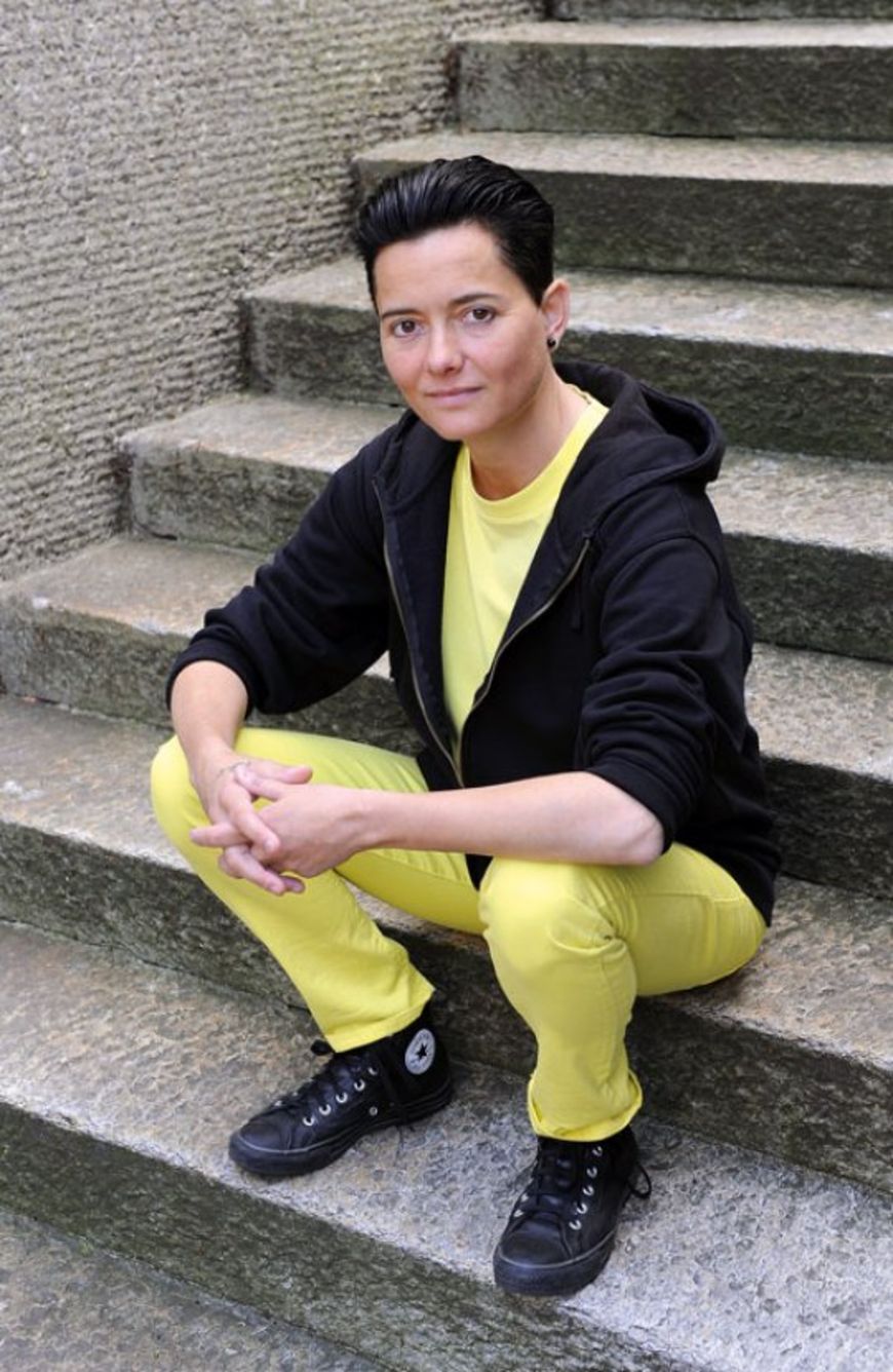 Nächtliches Intermezzo - Mitra Devi über ein hintergründiges Bettgeflüster