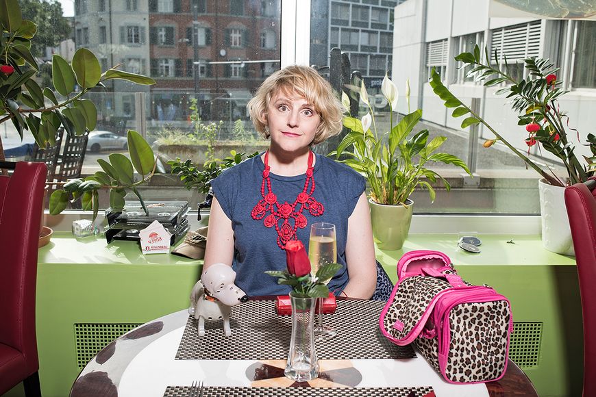 Sounds: Trash-Figur mit falschem Glamour