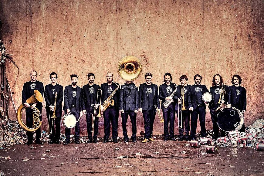 Sounds: Ein ungestümes Bläser-Dutzend