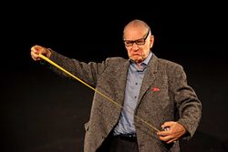 Theater: Solo mit PET-Flaschen