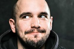 Renato Kaiser, 33, Slam Poet und Comedian: Ein Comedian lotet die Grenzen aus